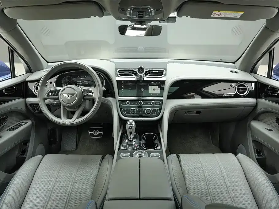 Bentley Bentayga 2023 из CN, фото 8