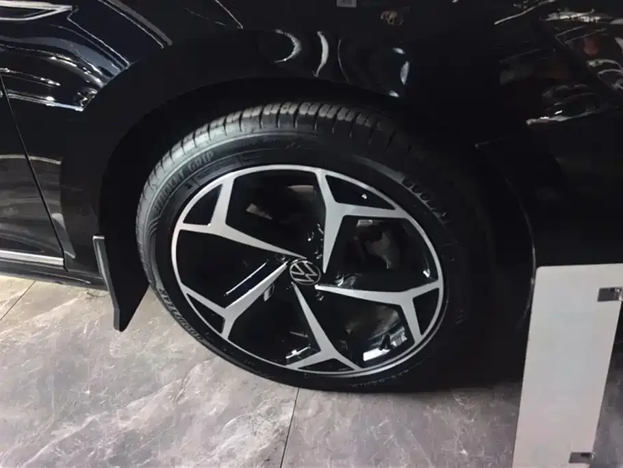 Volkswagen Passat 2023 из CN, фото 2