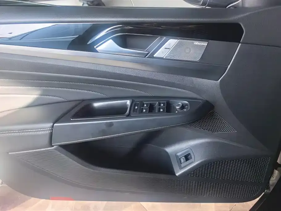Volkswagen Passat 2023 из CN, фото 3