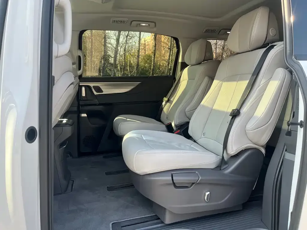 Buick GL8 2024 из CN, фото 2