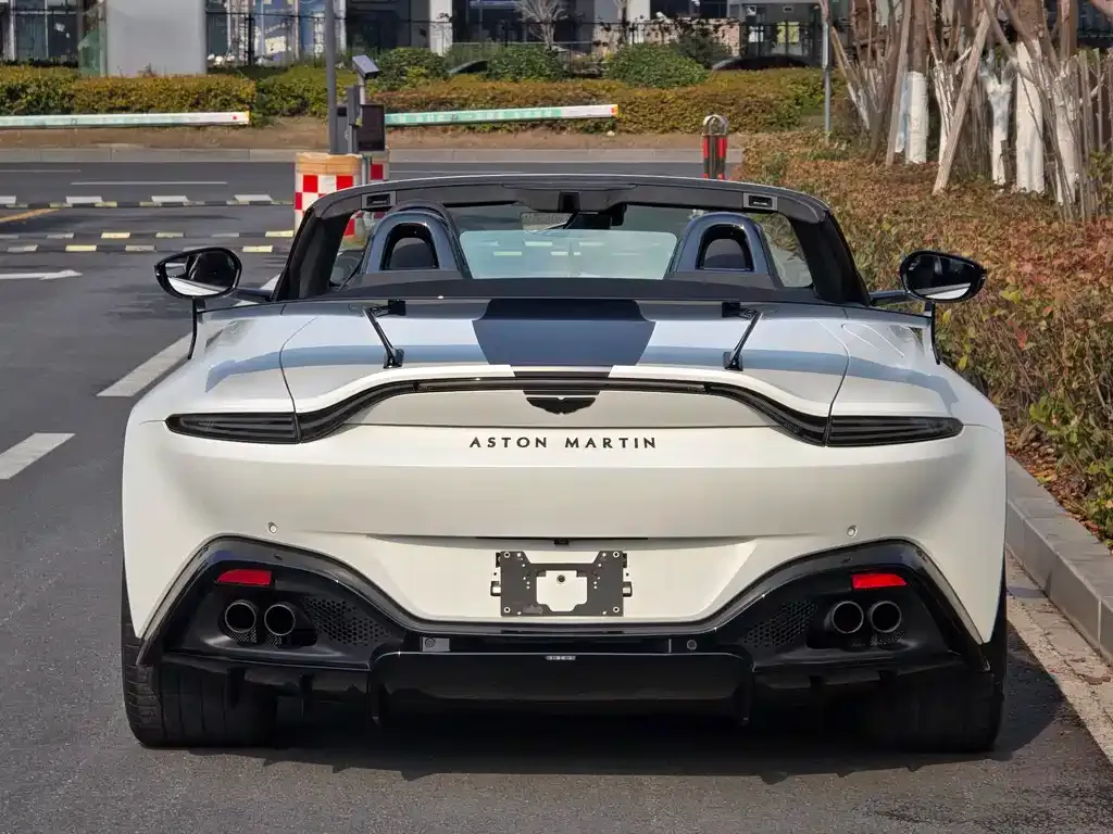 Aston Martin V8 Vantage 2023 из CN, фото 3
