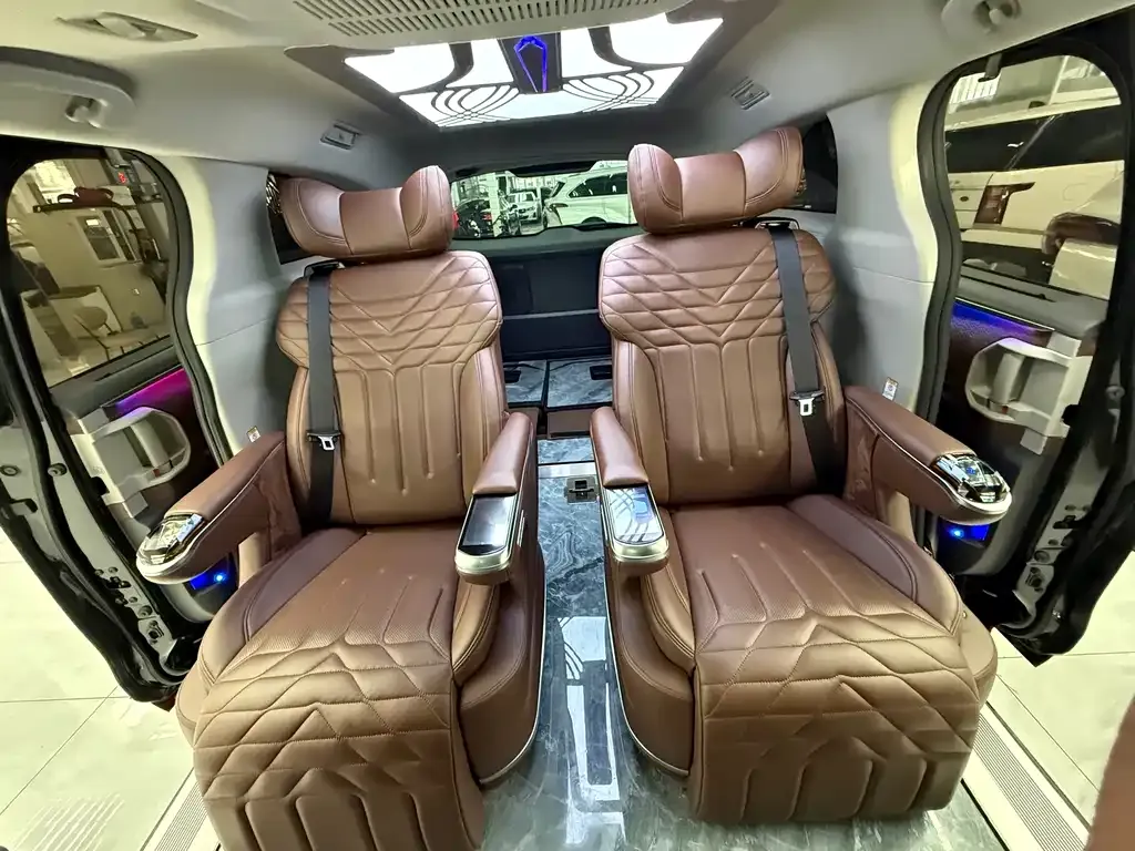Toyota Sienna — фото 2