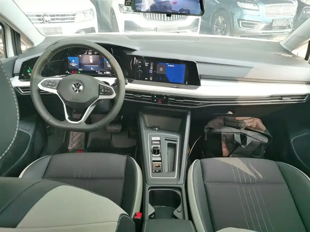 Volkswagen Golf 2024 из CN, фото 7