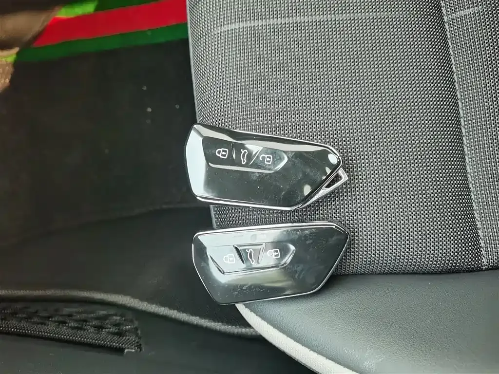 Volkswagen Golf 2024 из CN, фото 9