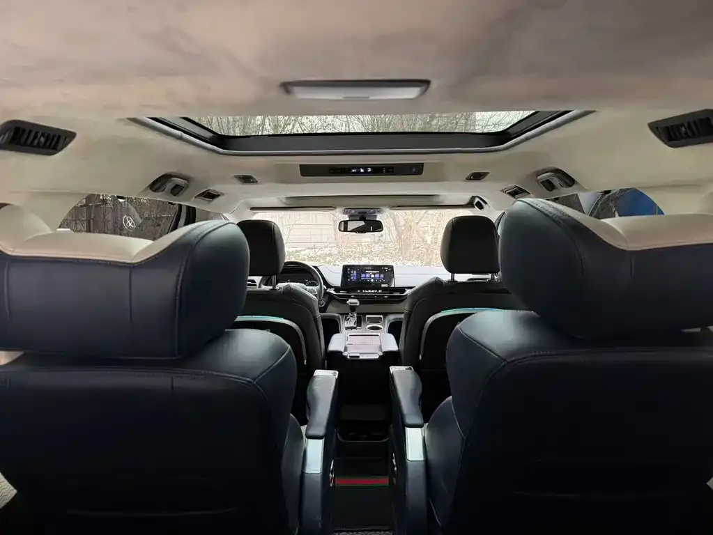 Toyota Granvia — фото 2