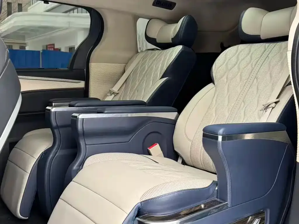 Toyota Granvia — фото 3