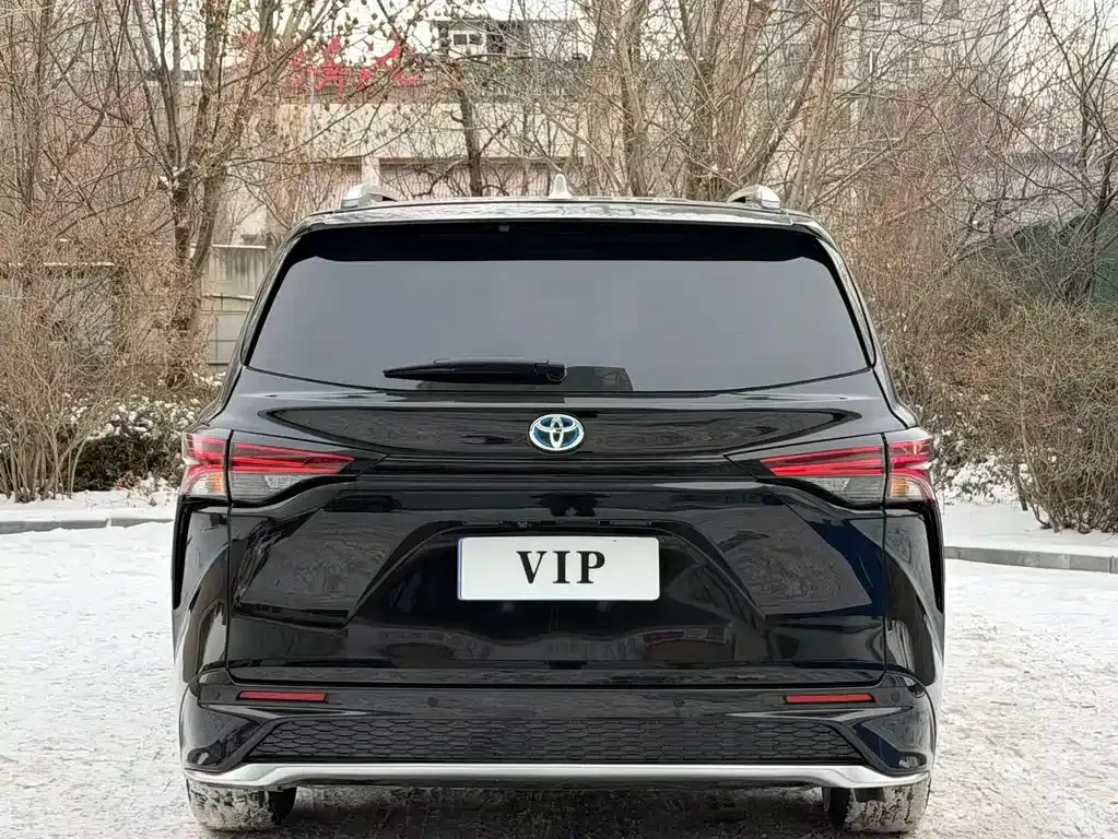 Toyota Granvia — фото 7
