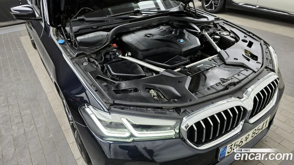 BMW 5-Series — фото 10