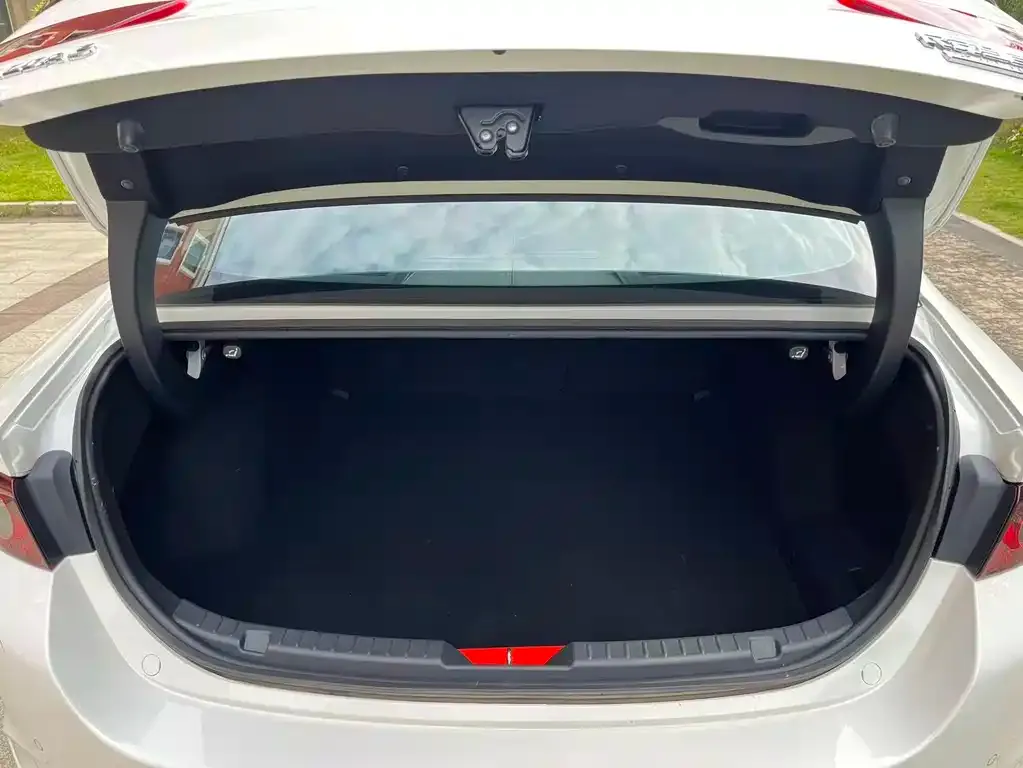 Mazda 3 Axela 2023 из CN, фото 9