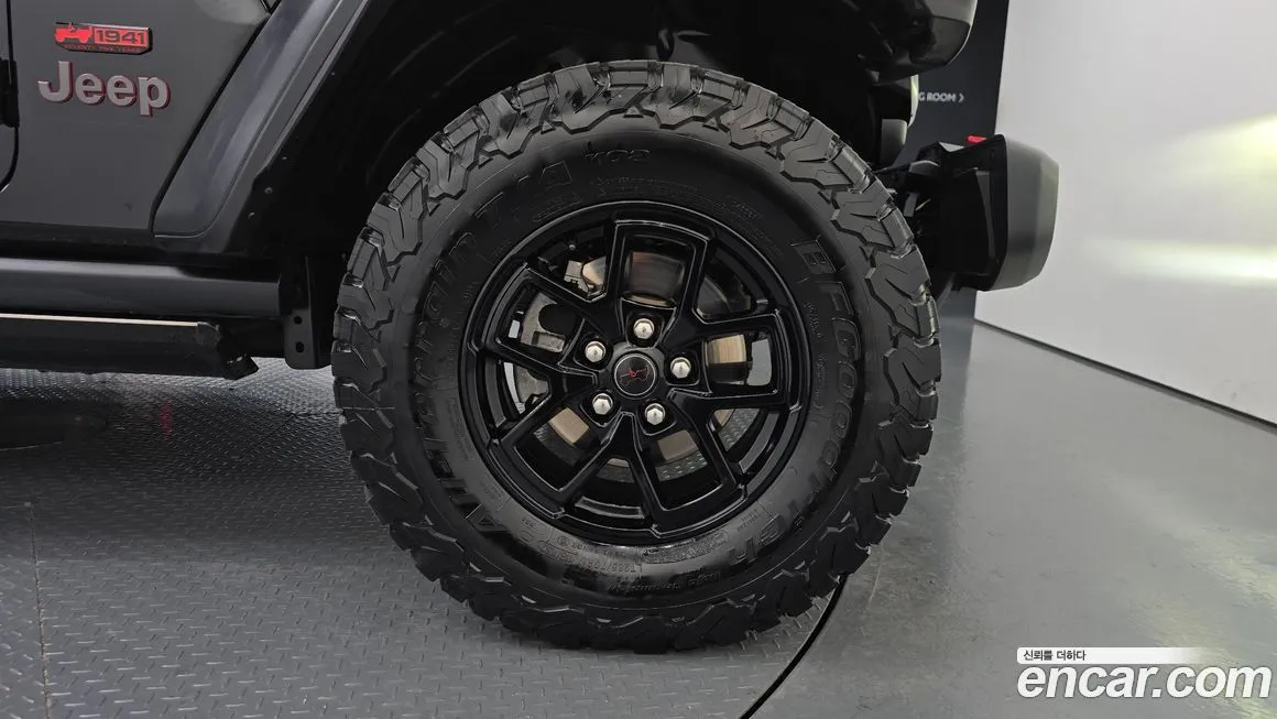 Jeep Wrangler — фото 8