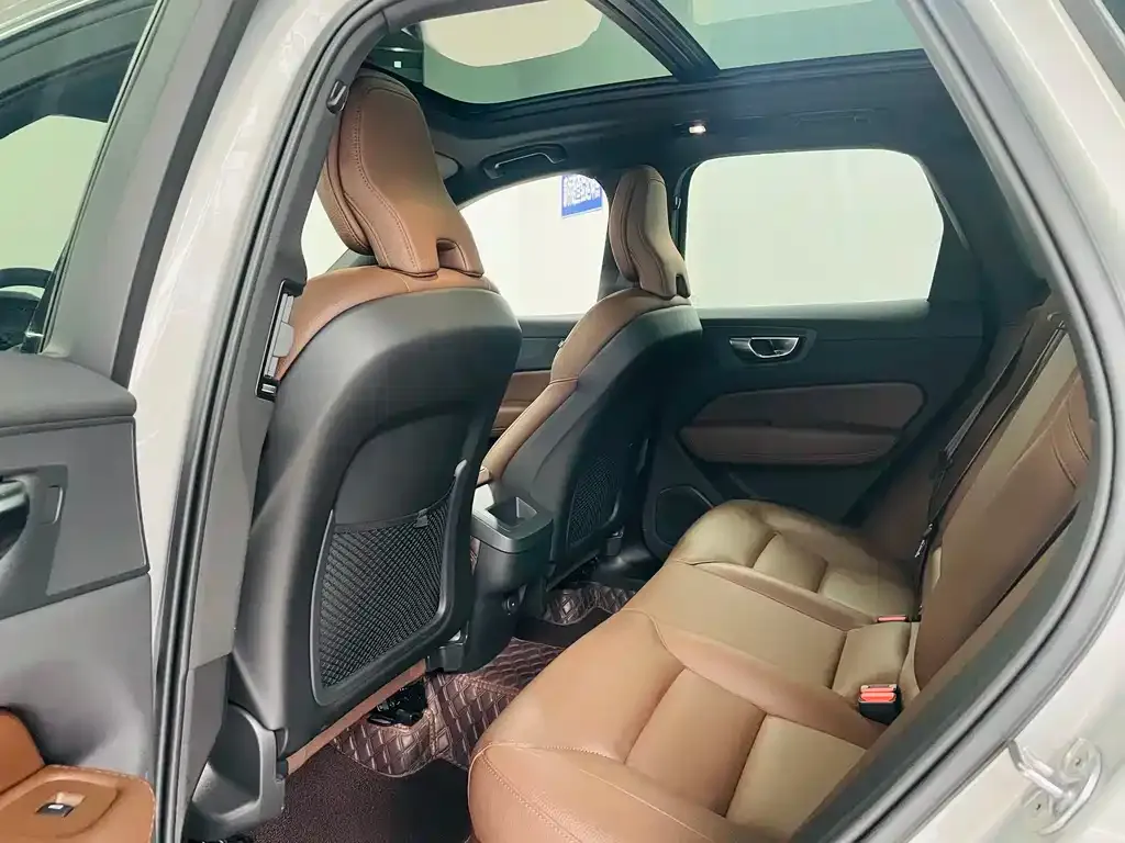 Volvo XC60 2024 из CN, фото 3