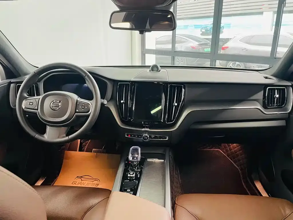 Volvo XC60 2024 из CN, фото 4
