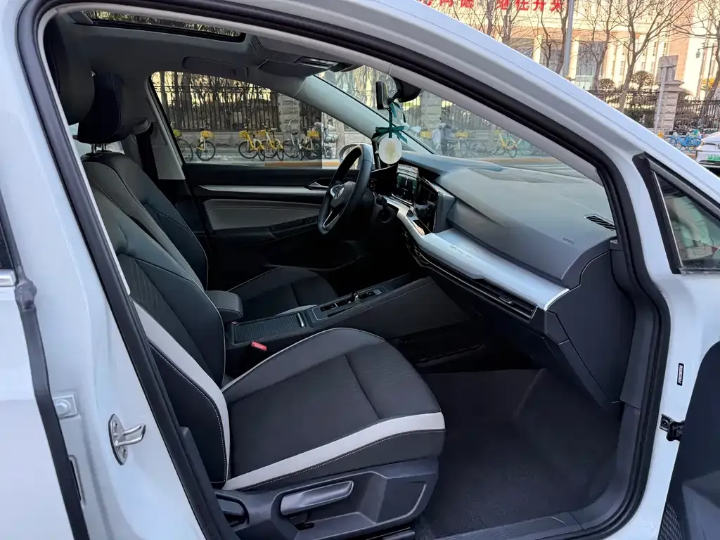 Volkswagen Golf 2022 из CN, фото 9