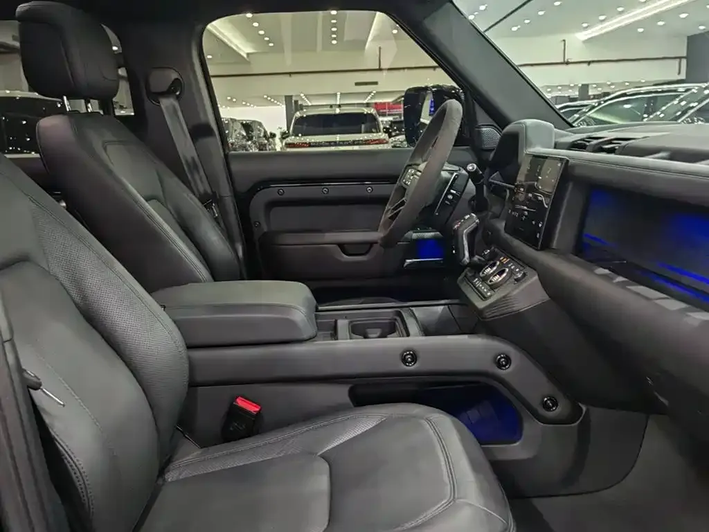 Land Rover Defender 2023 из CN, фото 2