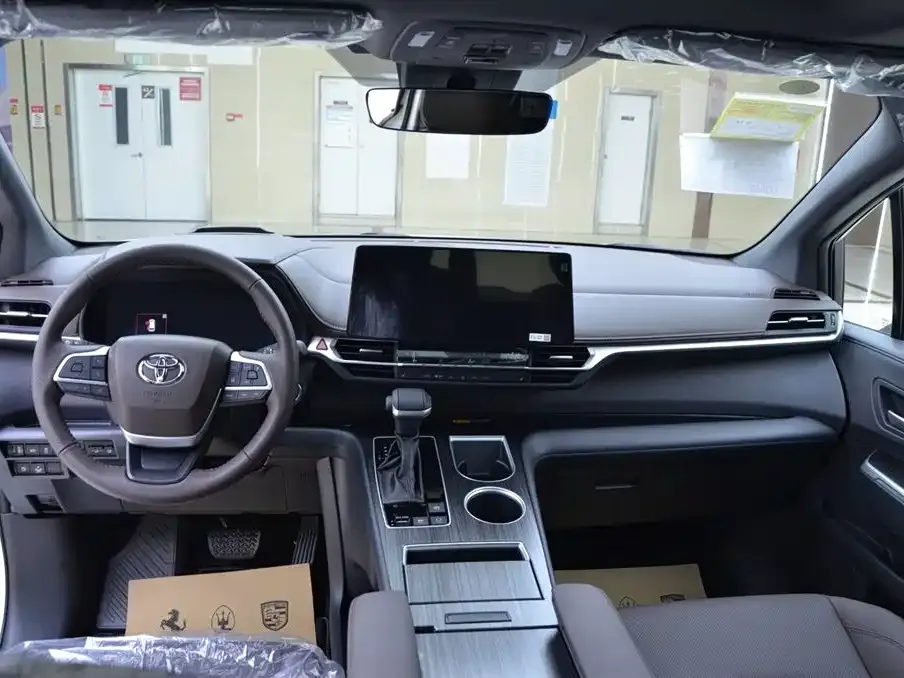 Toyota Granvia — фото 10