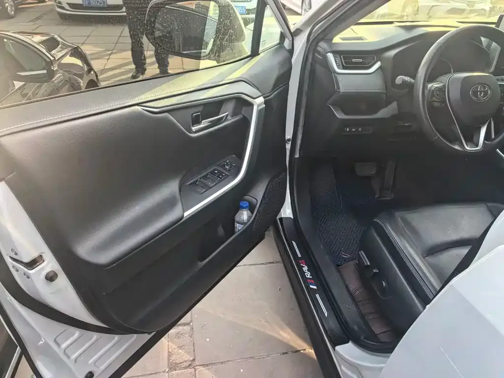 Toyota RAV4 2021 из CN, фото 6