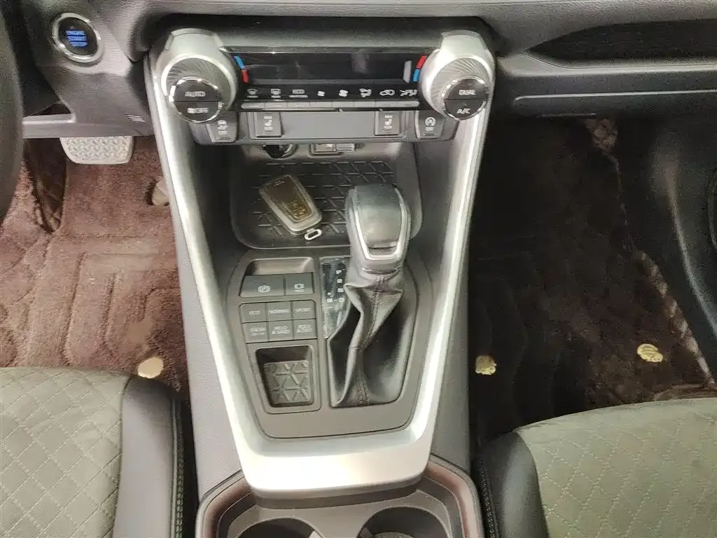 Toyota RAV4 2023 из CN, фото 3