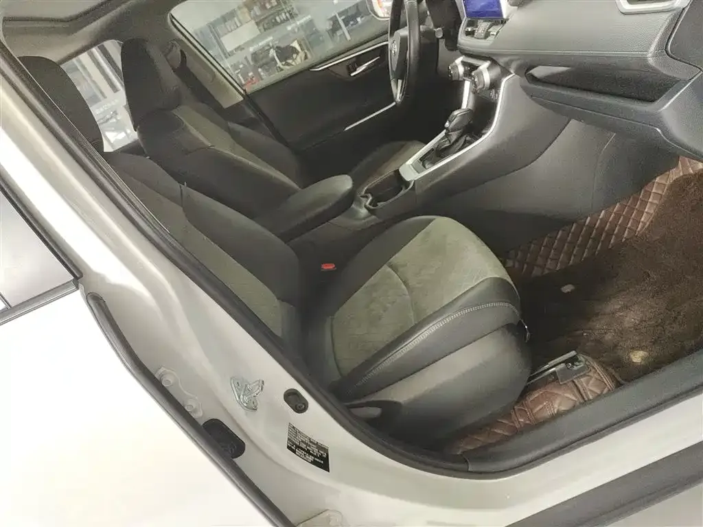 Toyota RAV4 2023 из CN, фото 6