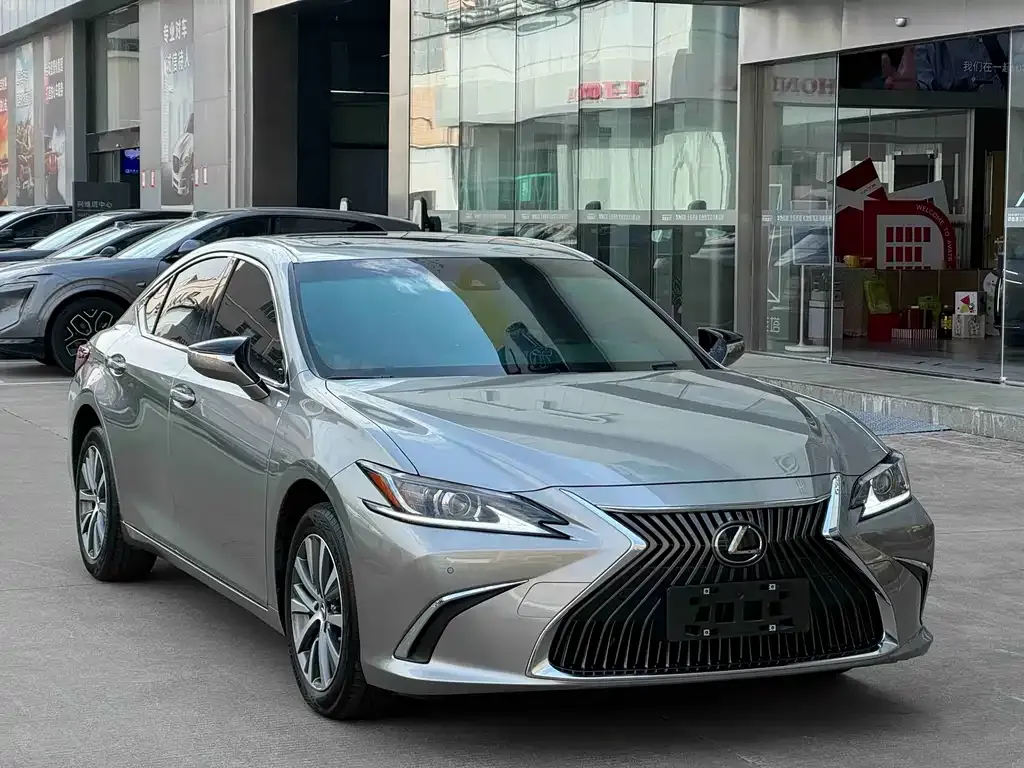 Lexus ES — фото 1
