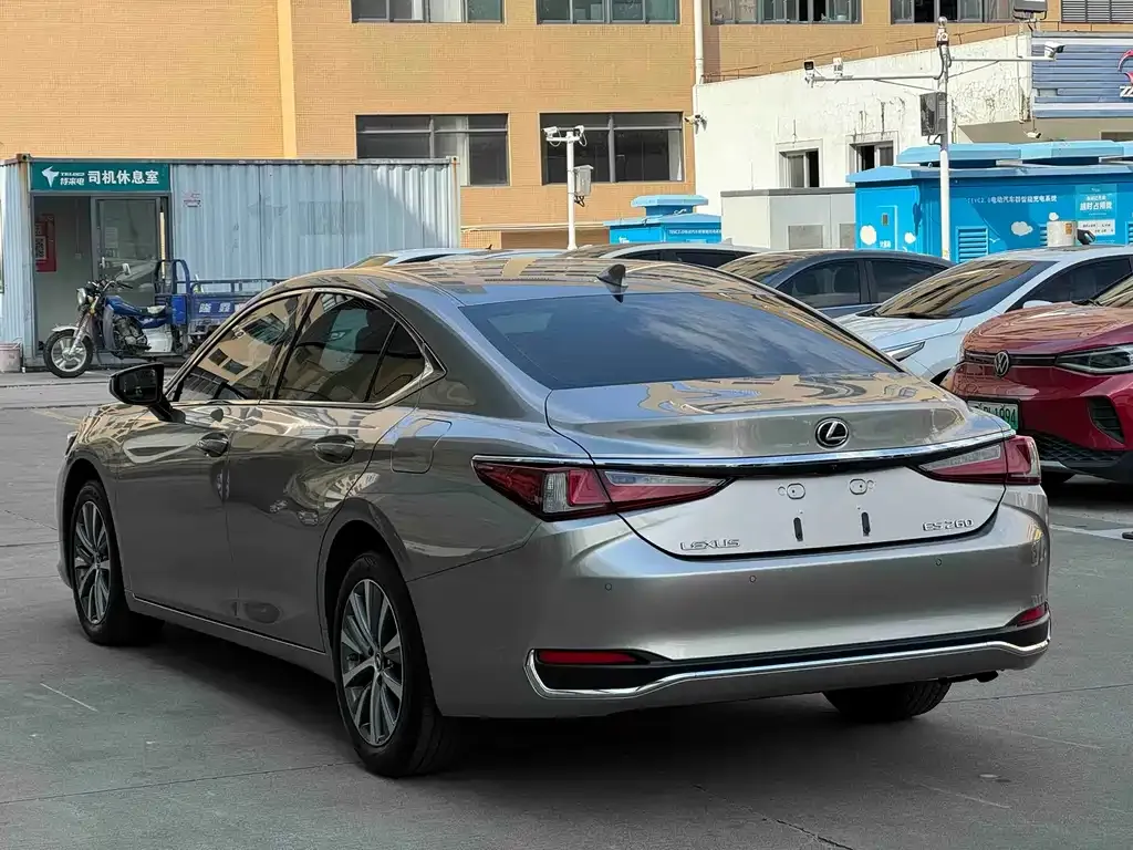 Lexus ES — фото 8