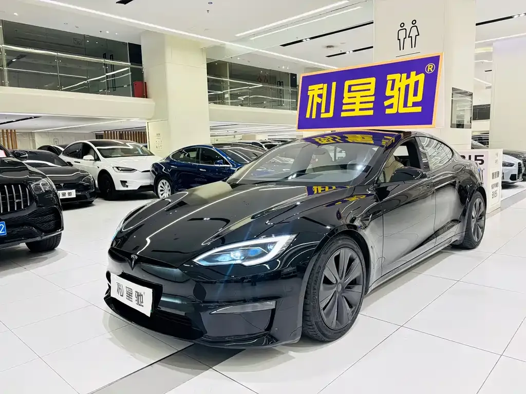 Tesla Model S — фото 1