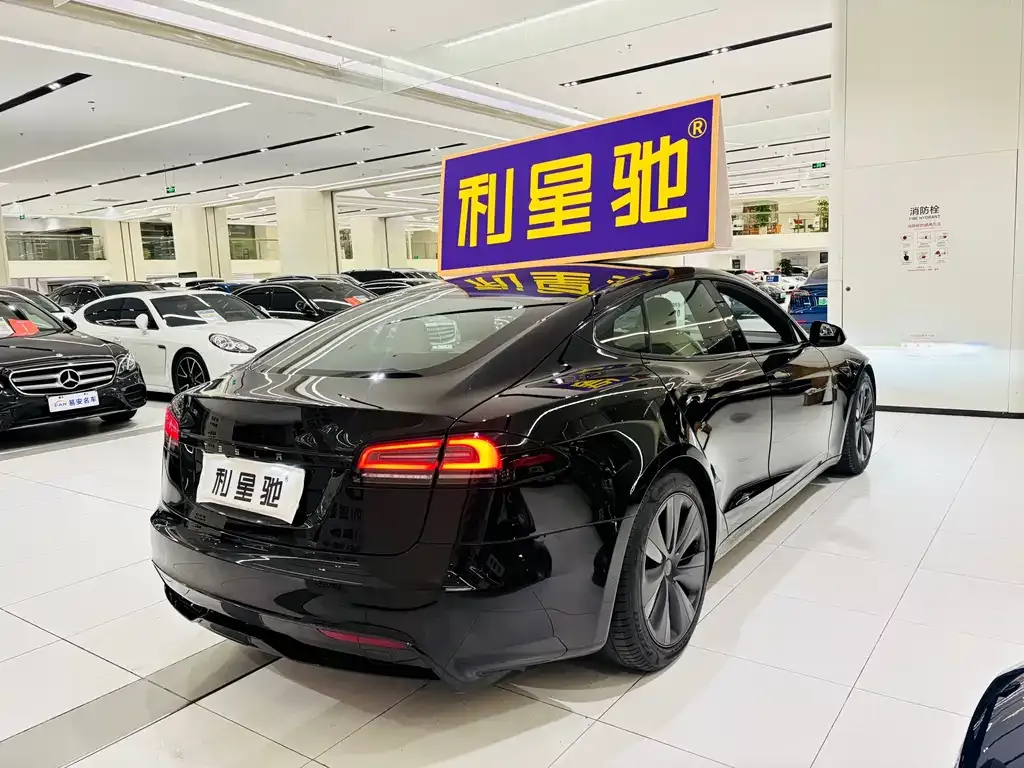 Tesla Model S — фото 9