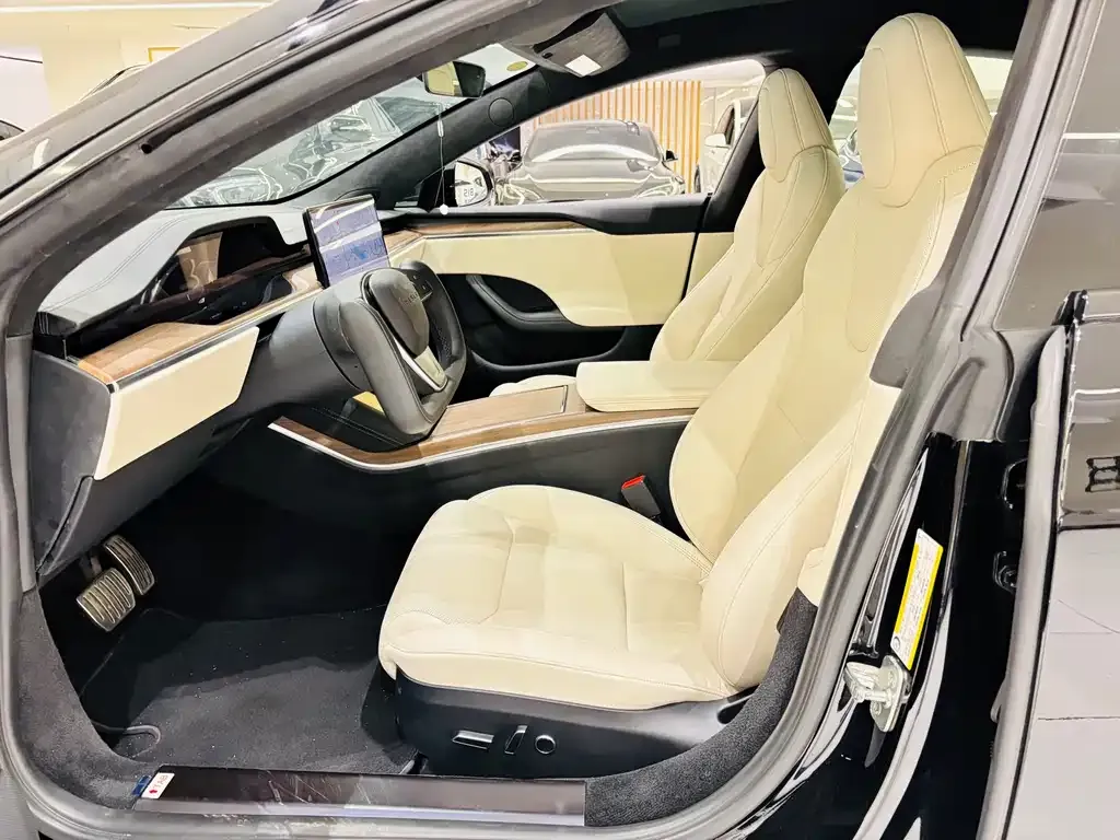 Tesla Model S — фото 4