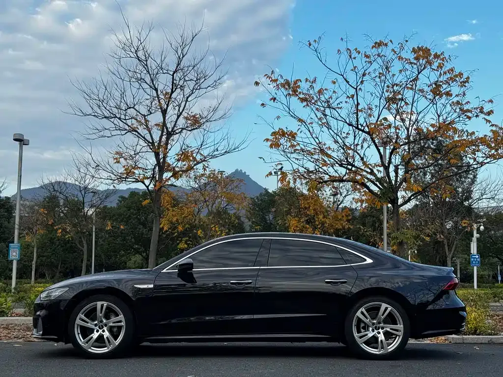 Audi A7L 2023 из CN, фото 9