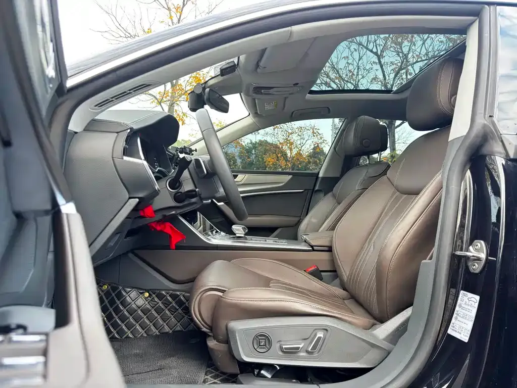 Audi A7L 2023 из CN, фото 7