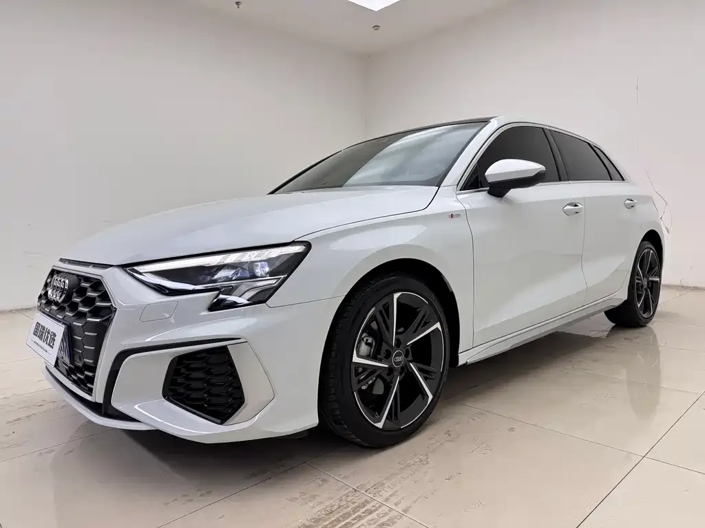 Audi A3 2023 из CN, фото 1