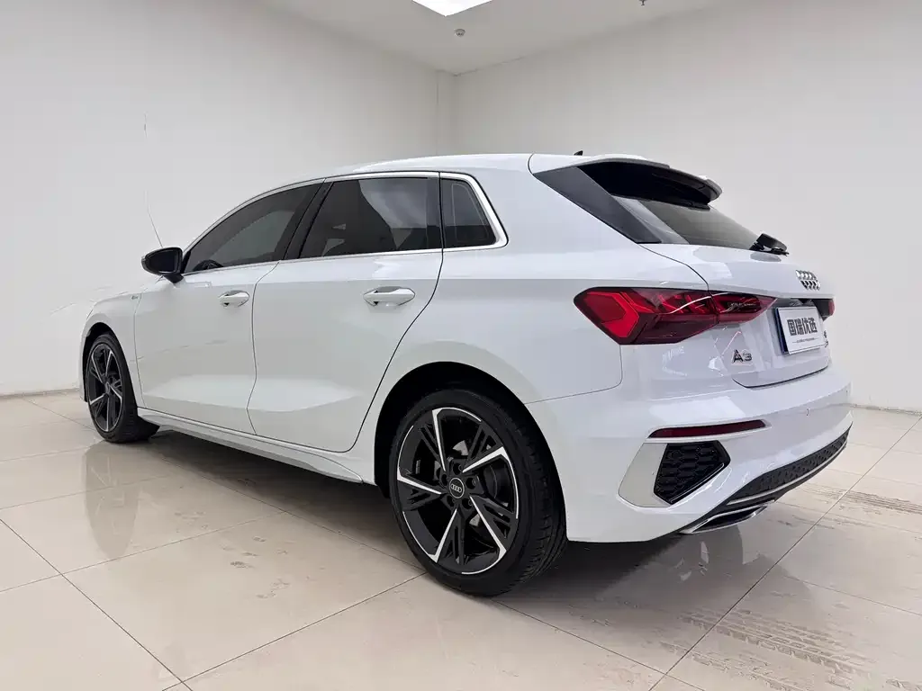 Audi A3 2023 из CN, фото 2