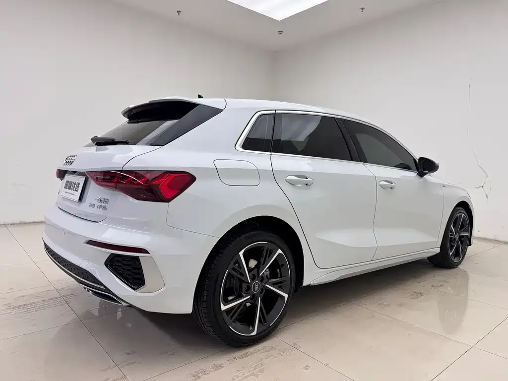 Audi A3 2023 из CN, фото 4