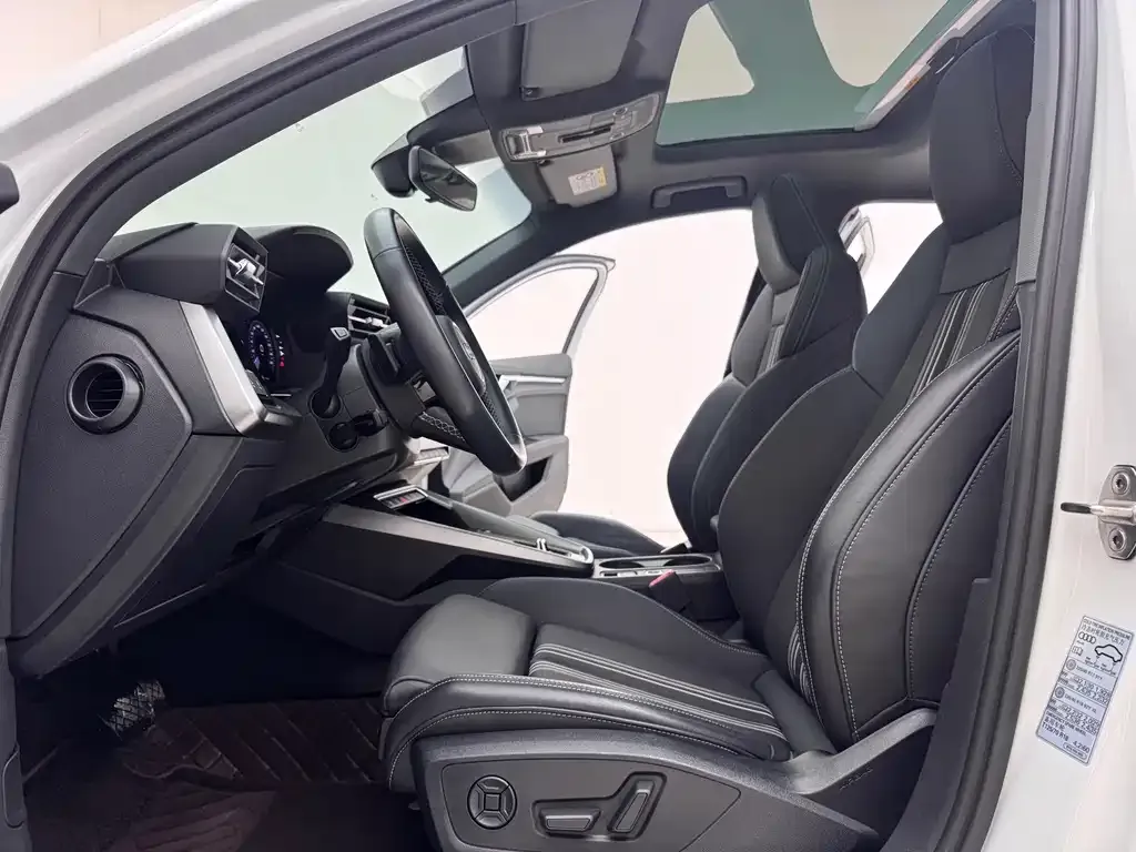 Audi A3 2023 из CN, фото 7