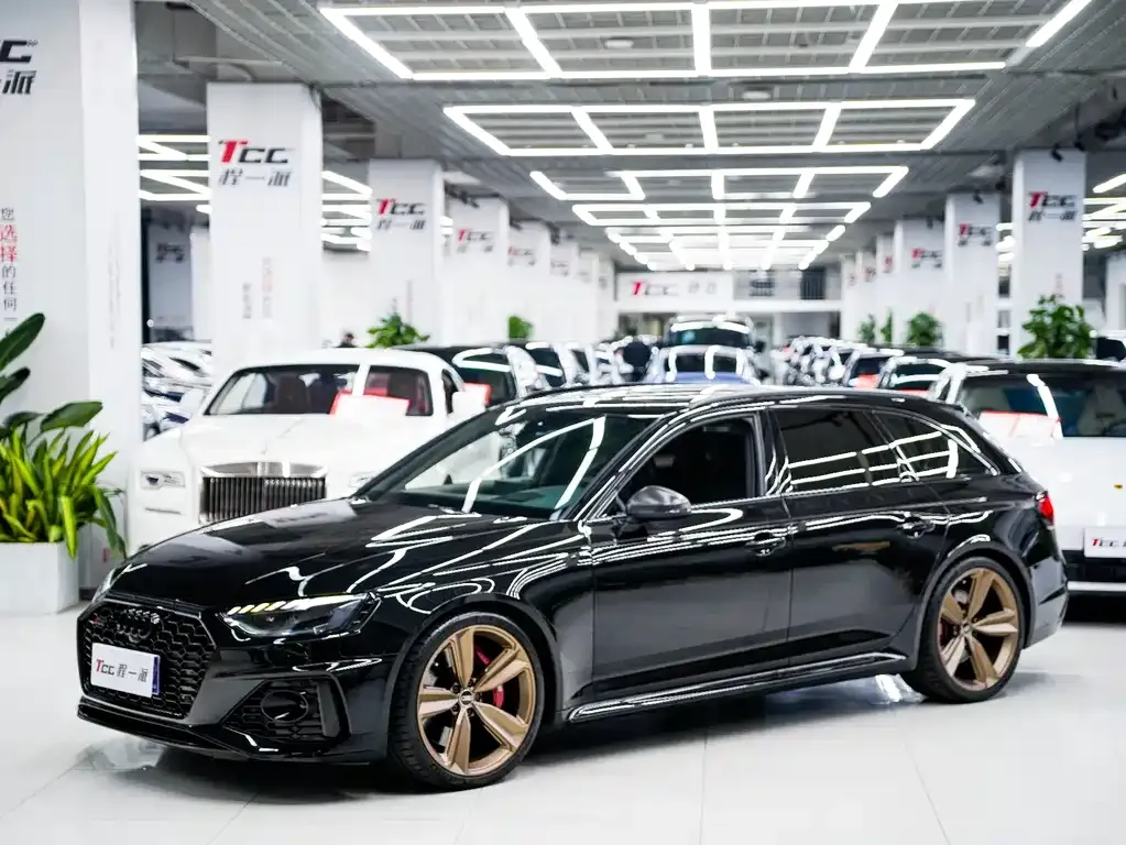 Audi RS 4 2023 из CN, фото 1