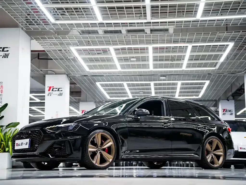Audi RS 4 2023 из CN, фото 4