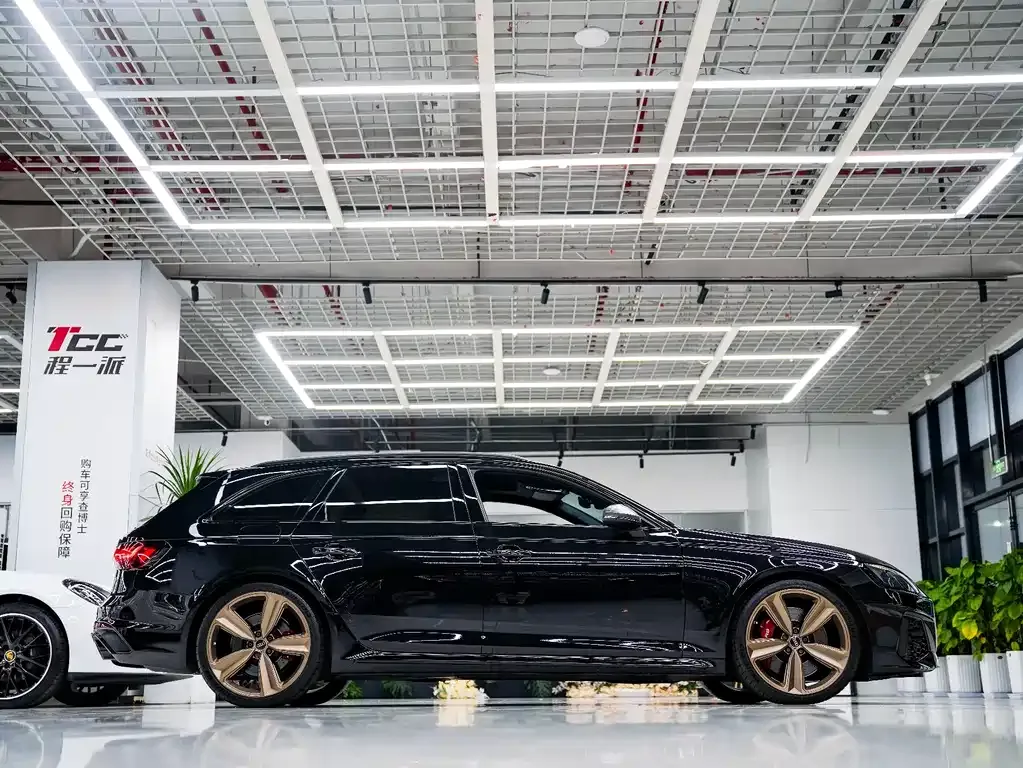 Audi RS 4 2023 из CN, фото 8