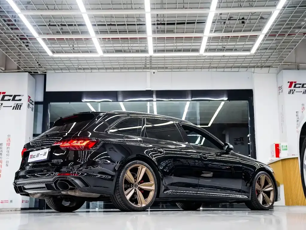 Audi RS 4 2023 из CN, фото 9