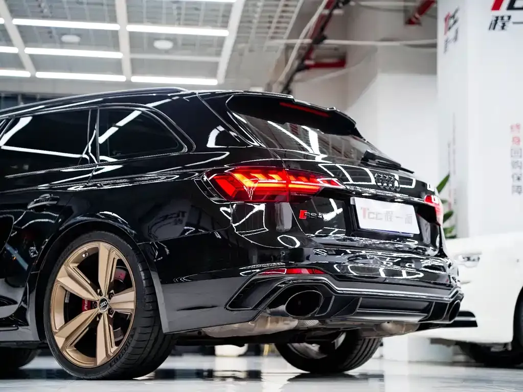 Audi RS 4 2023 из CN, фото 6
