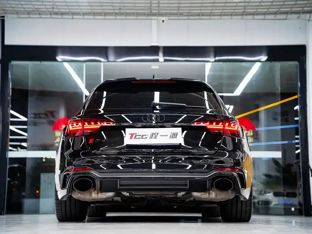 Audi RS 4 2023 из CN, фото 7
