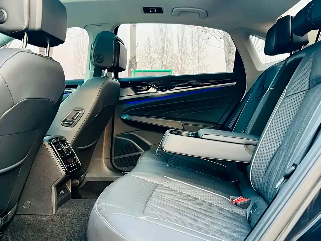 Volkswagen Passat — фото 6