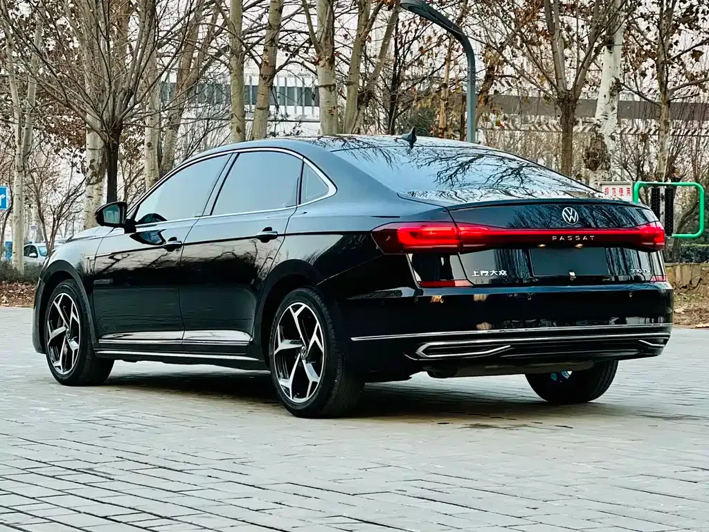 Volkswagen Passat — фото 7