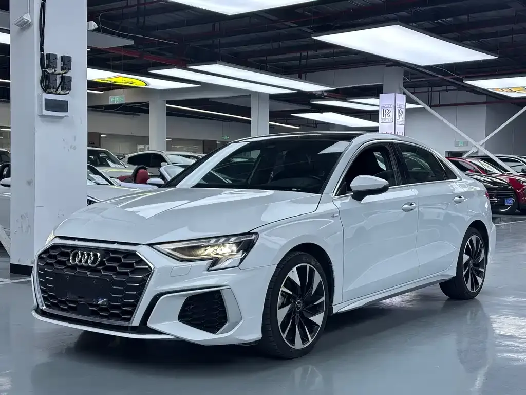 Audi A3 2023 из CN, фото 1