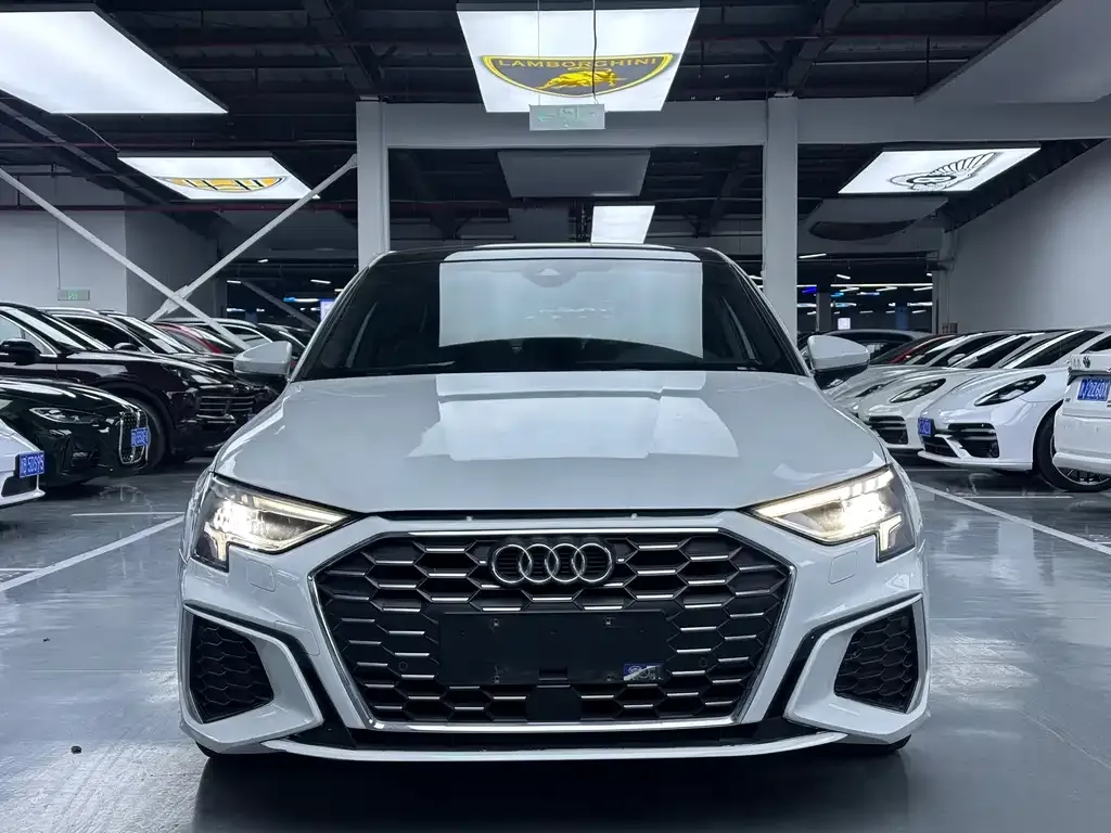 Audi A3 2023 из CN, фото 2