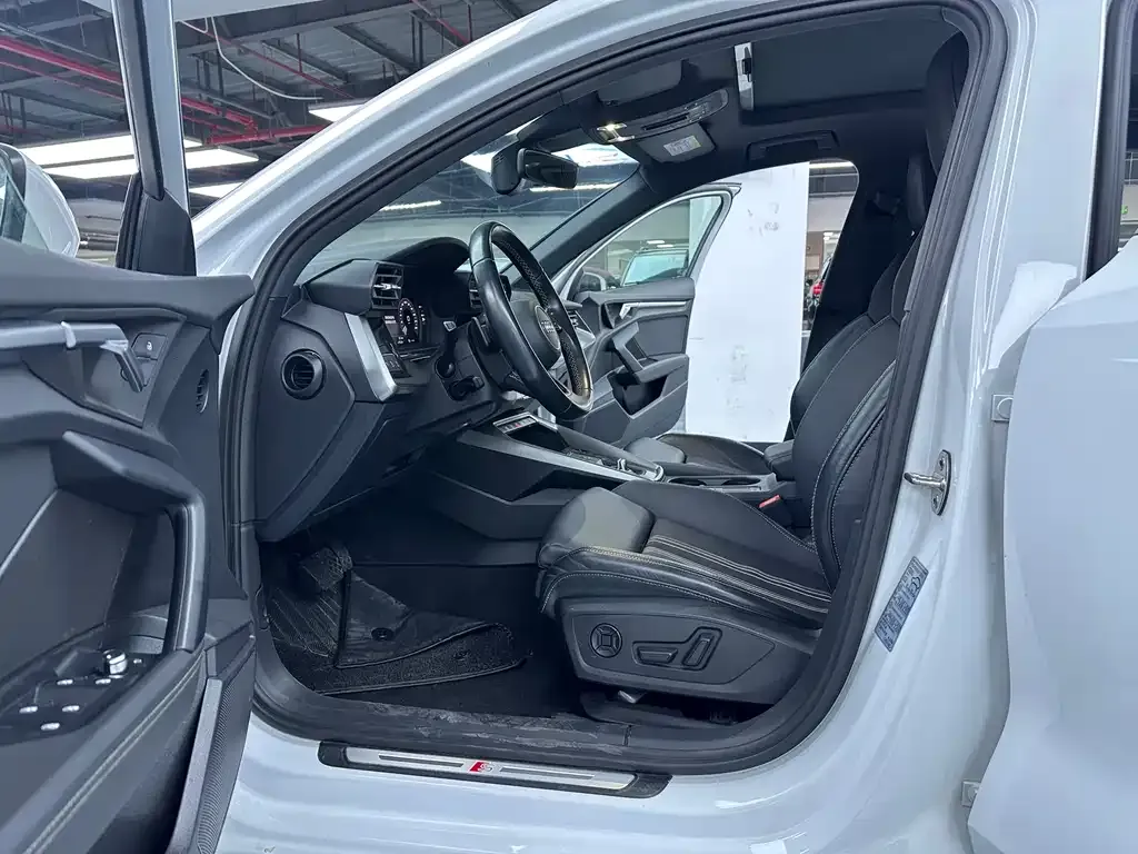Audi A3 2023 из CN, фото 8