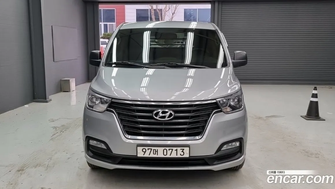 Hyundai Starex — фото 3