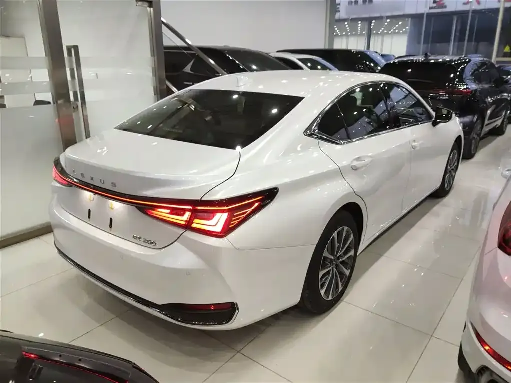 Lexus ES 2026 из CN, фото 3