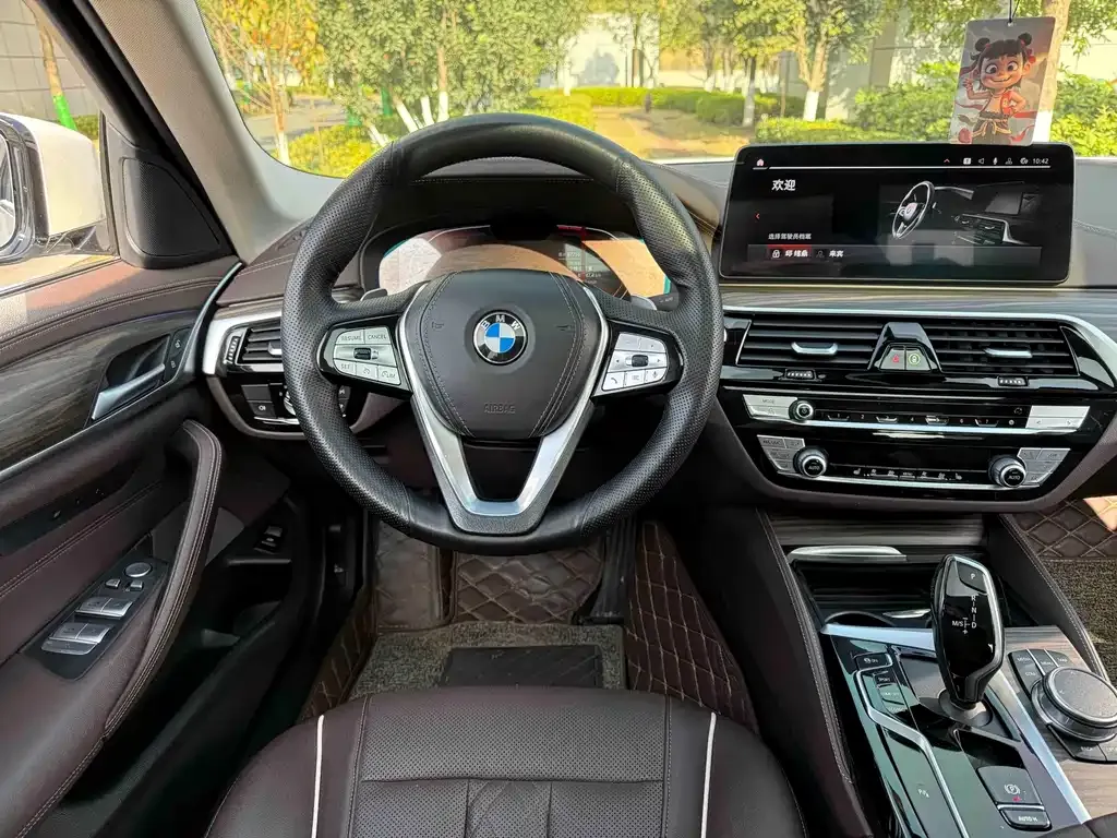 BMW 5 Series — фото 4