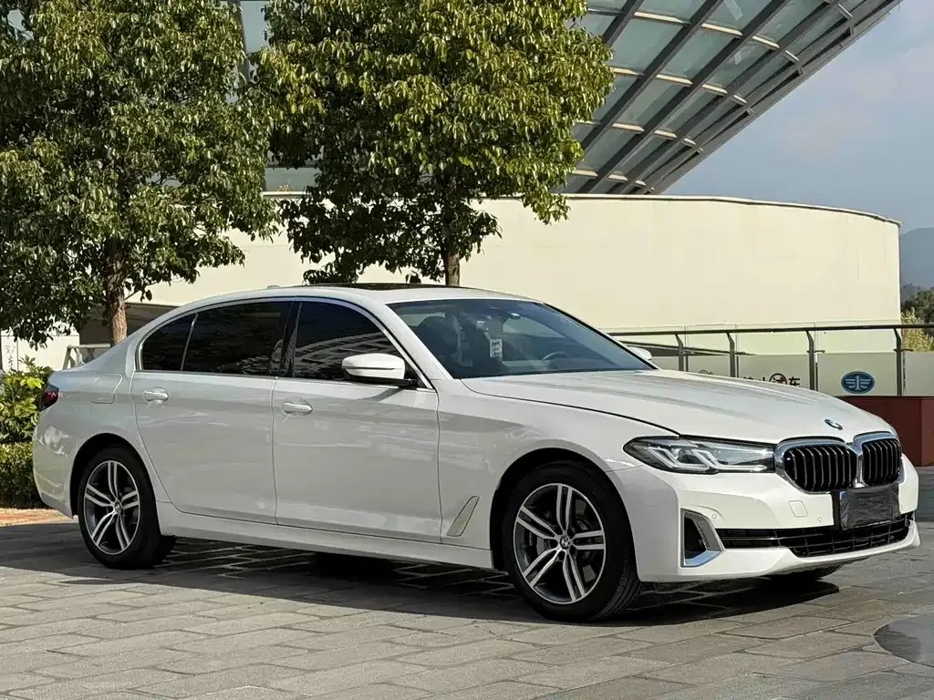 BMW 5 Series — фото 2
