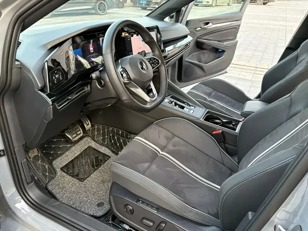 Volkswagen Golf 2024 из CN, фото 9