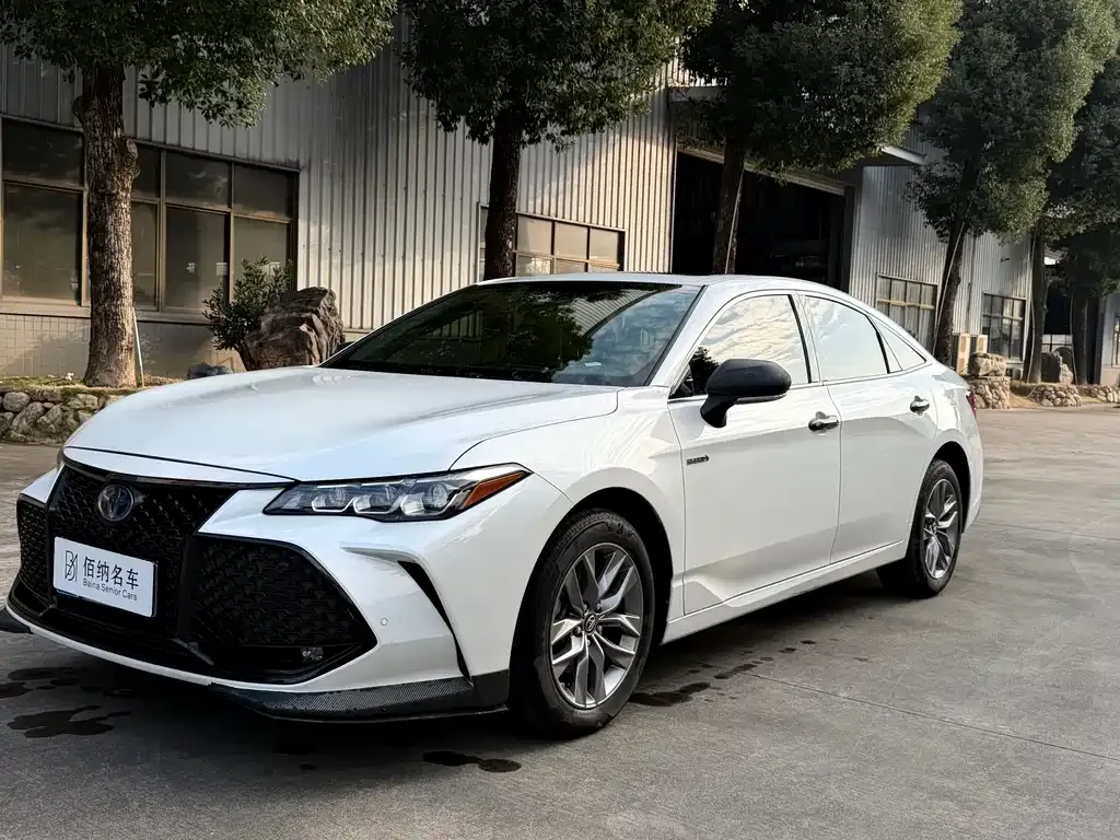 Toyota Avalon — фото 1